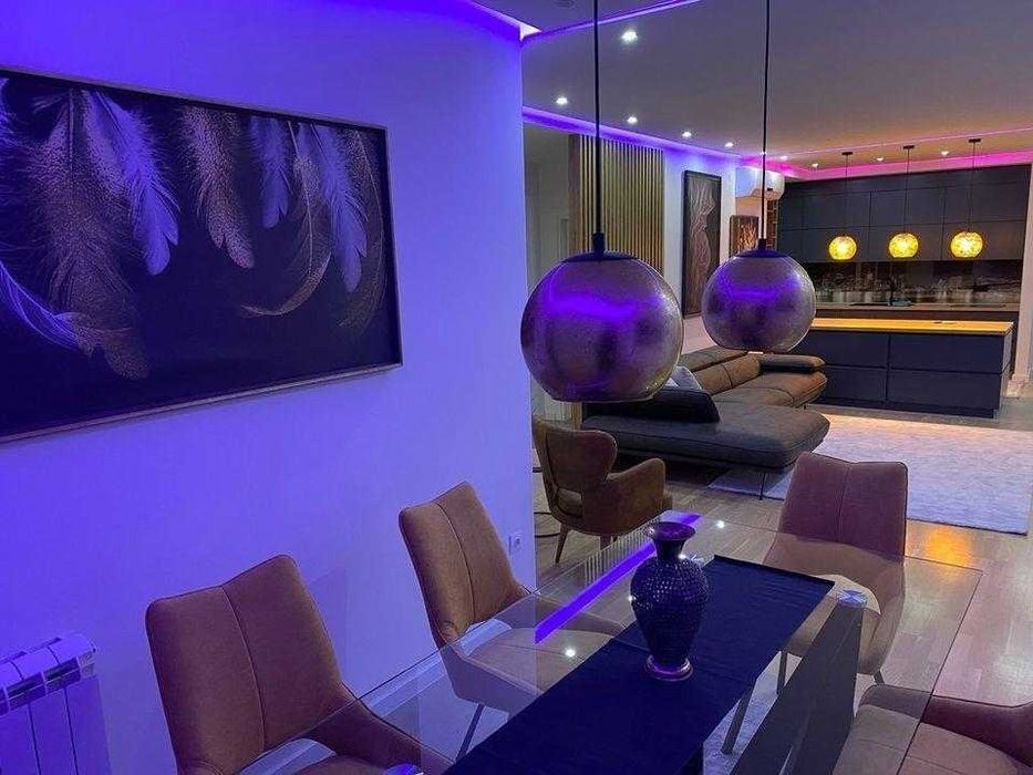 Дава се под наем Двустаен апартамент в Бургас, Център - 68 кв.м за 204 € - Снимка #1