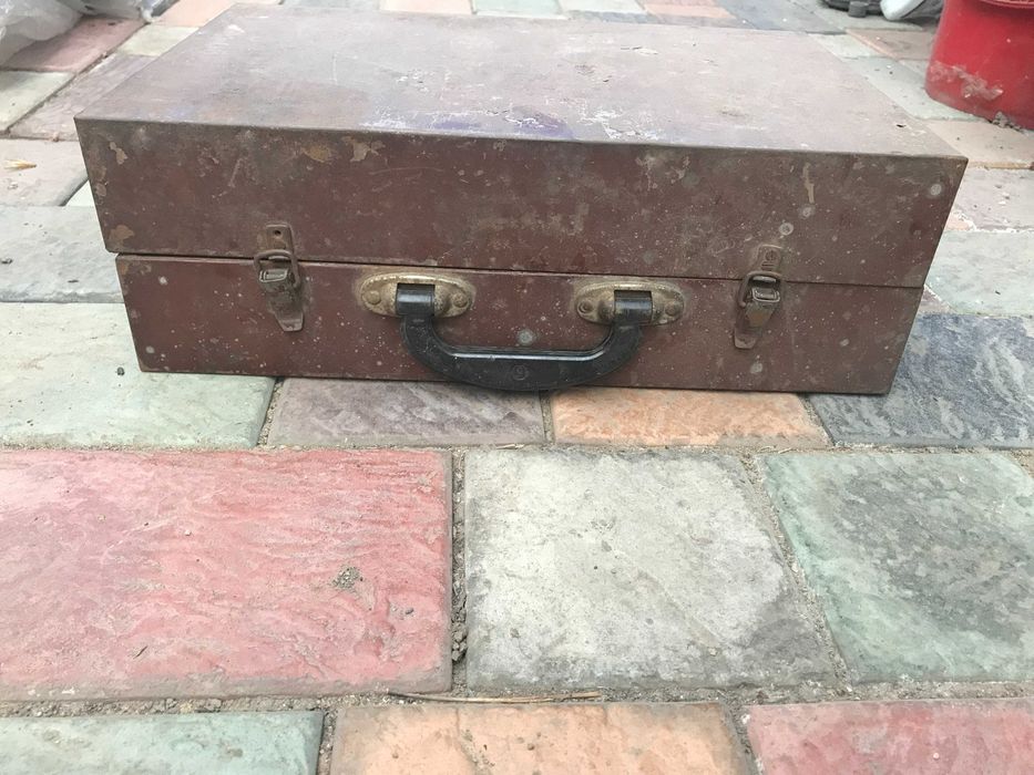 Ящик - чемоданчик металлический