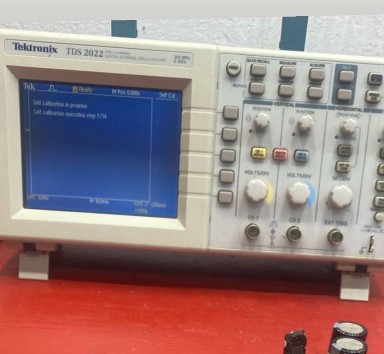 продаю осциллограф цифровой Tektronix