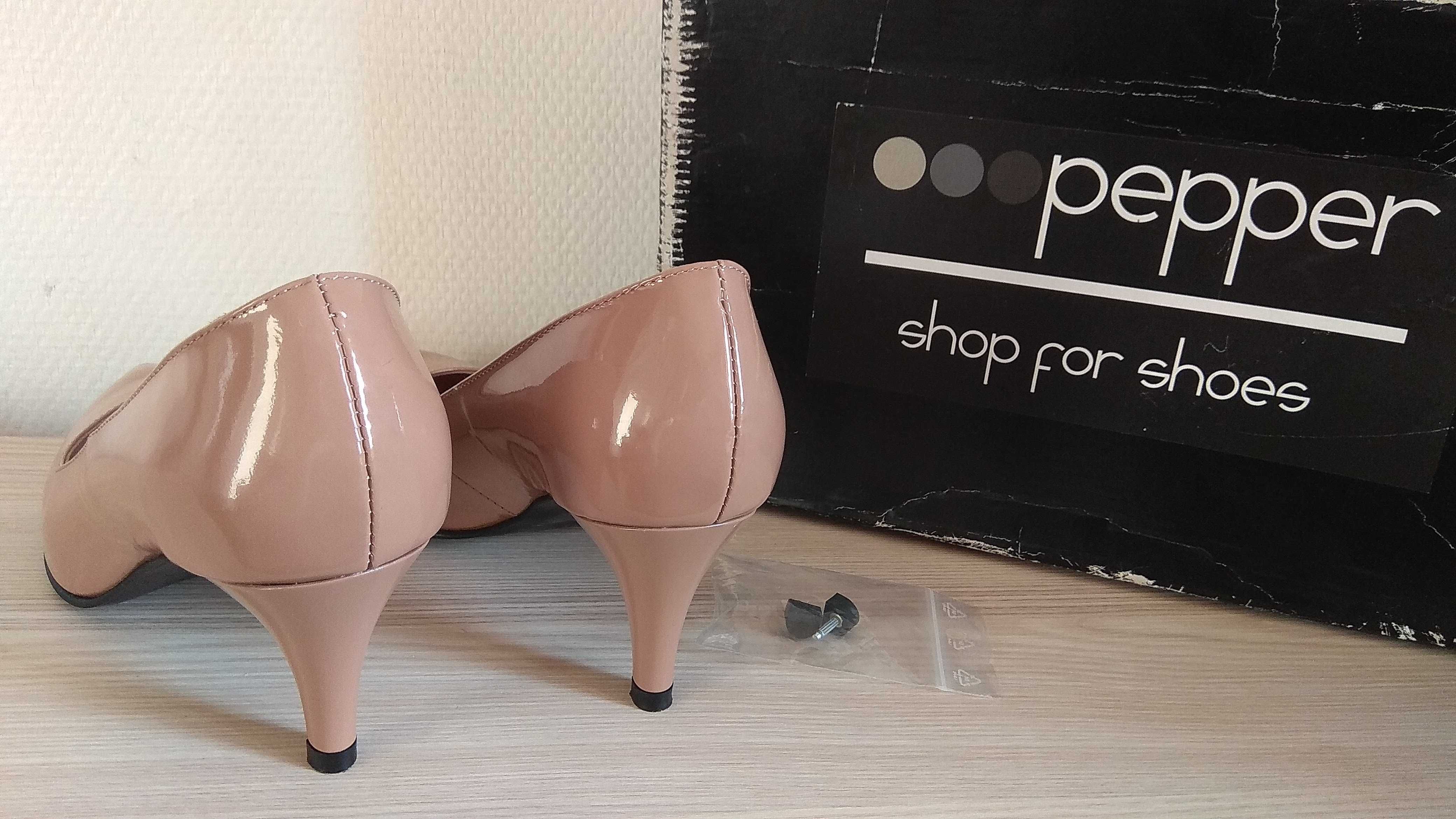 Pantofi din piele lac cu toc, bej nude, mărimea 38, marca Pepper