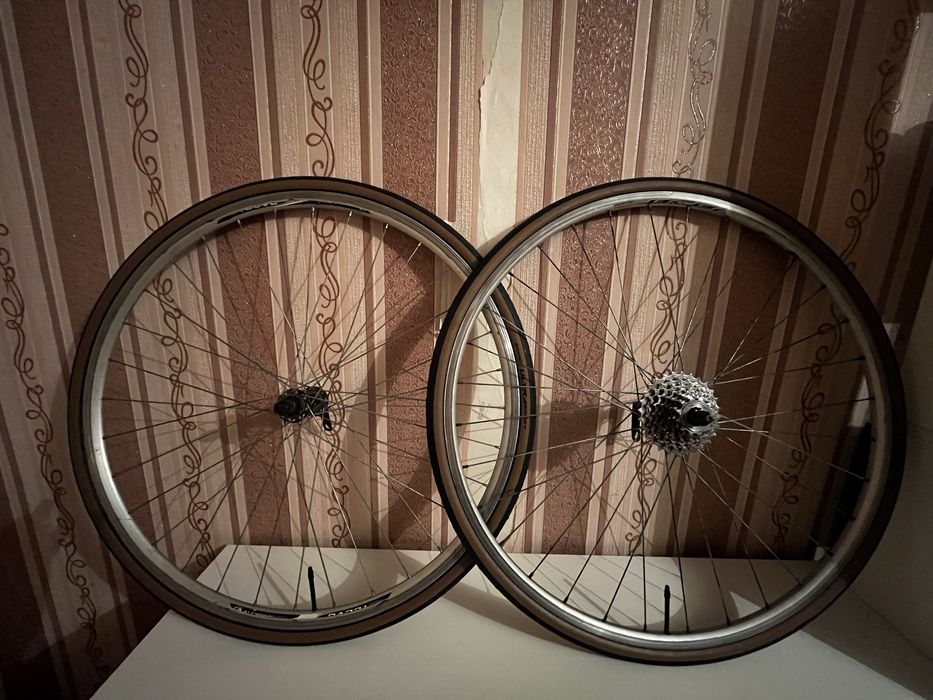 Шоссейные колеса 28