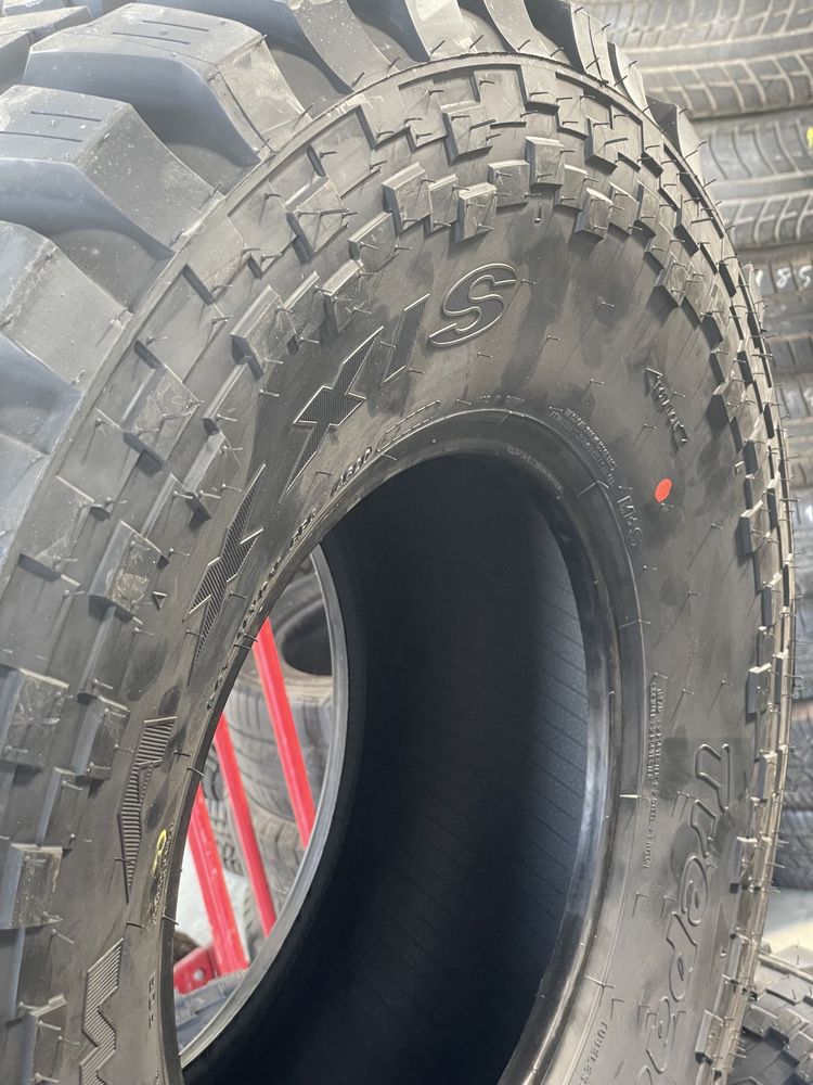 33x12.5 15 TREPADOR Maxxis M8060   Anvelope off road