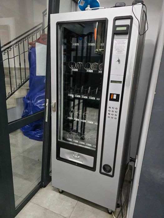 Вендинг снакс машина