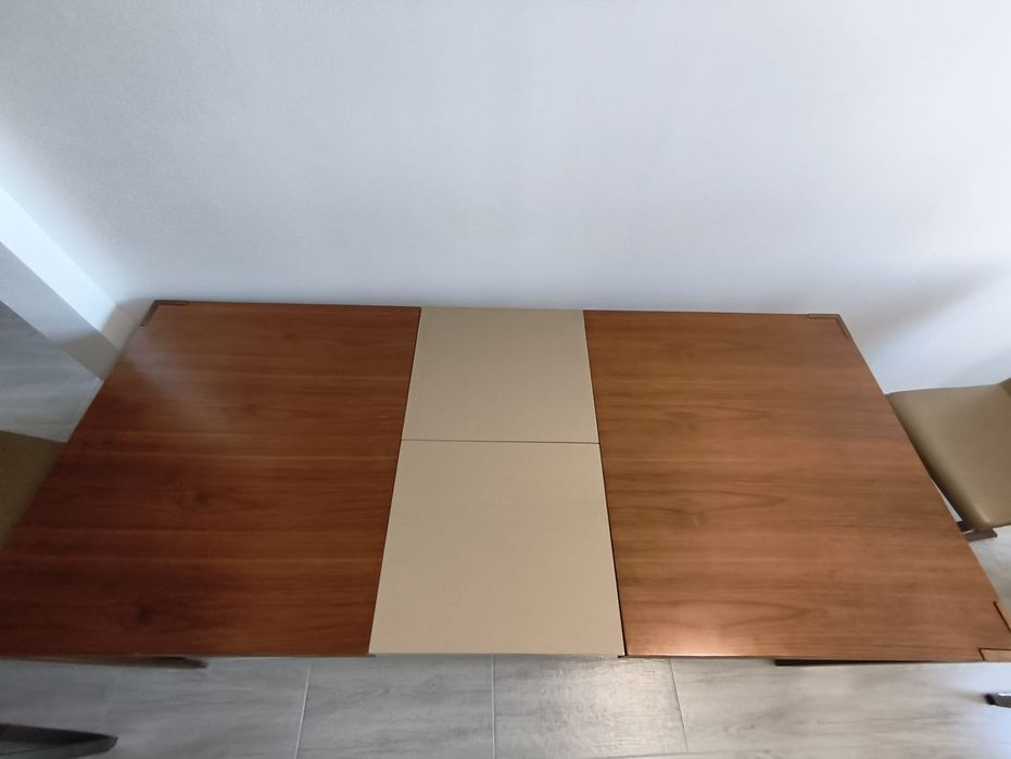 Vând masa cu Scaune extensibila
