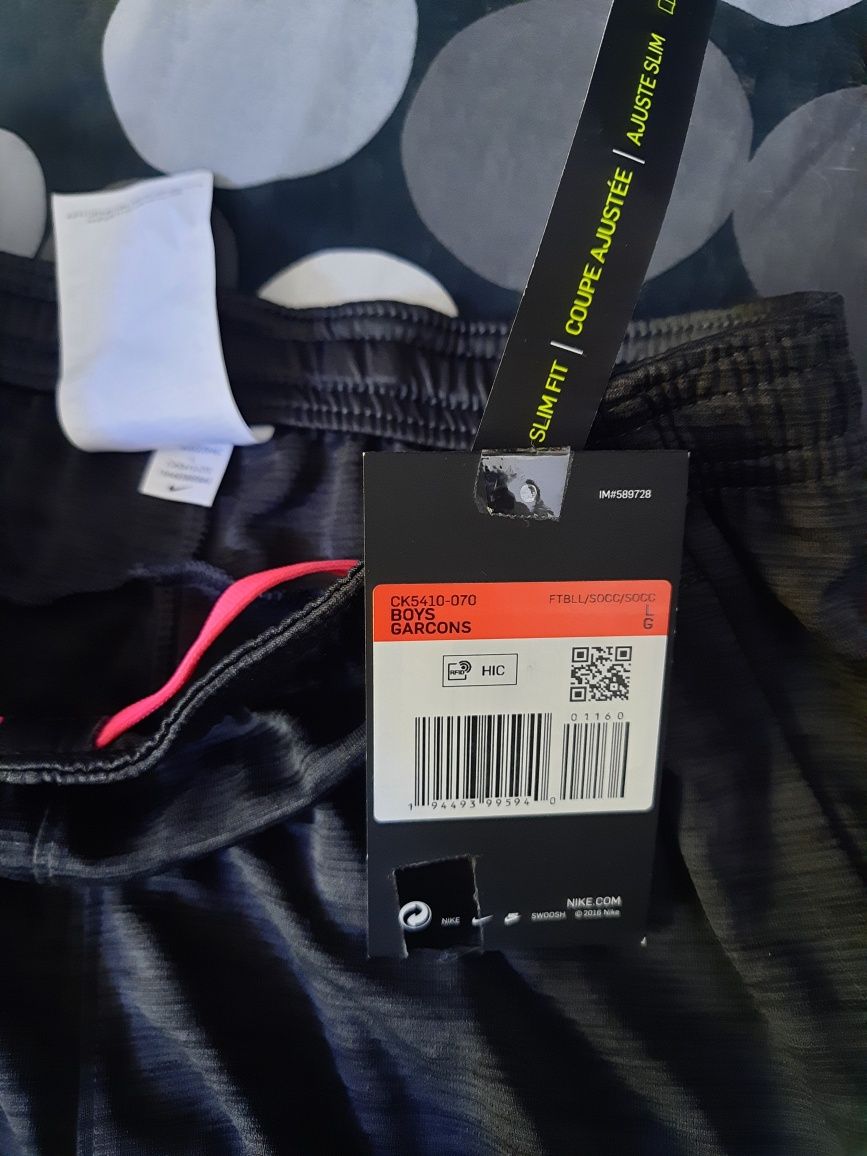 Шорти Nike junior, размер L