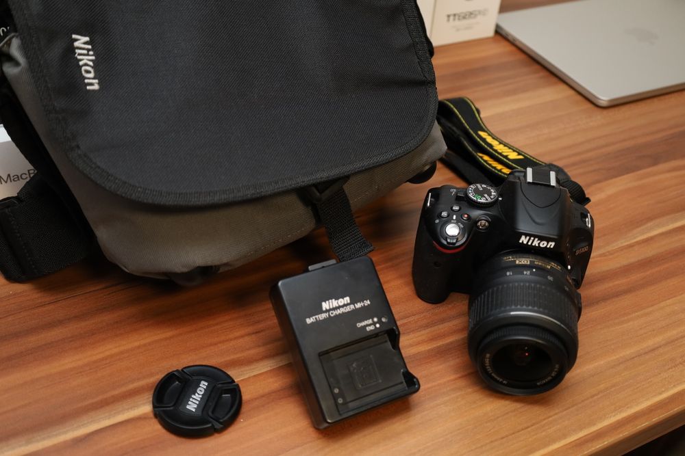 Nikon D5100 cu obiectiv Af-S Nikkor 18-55mm