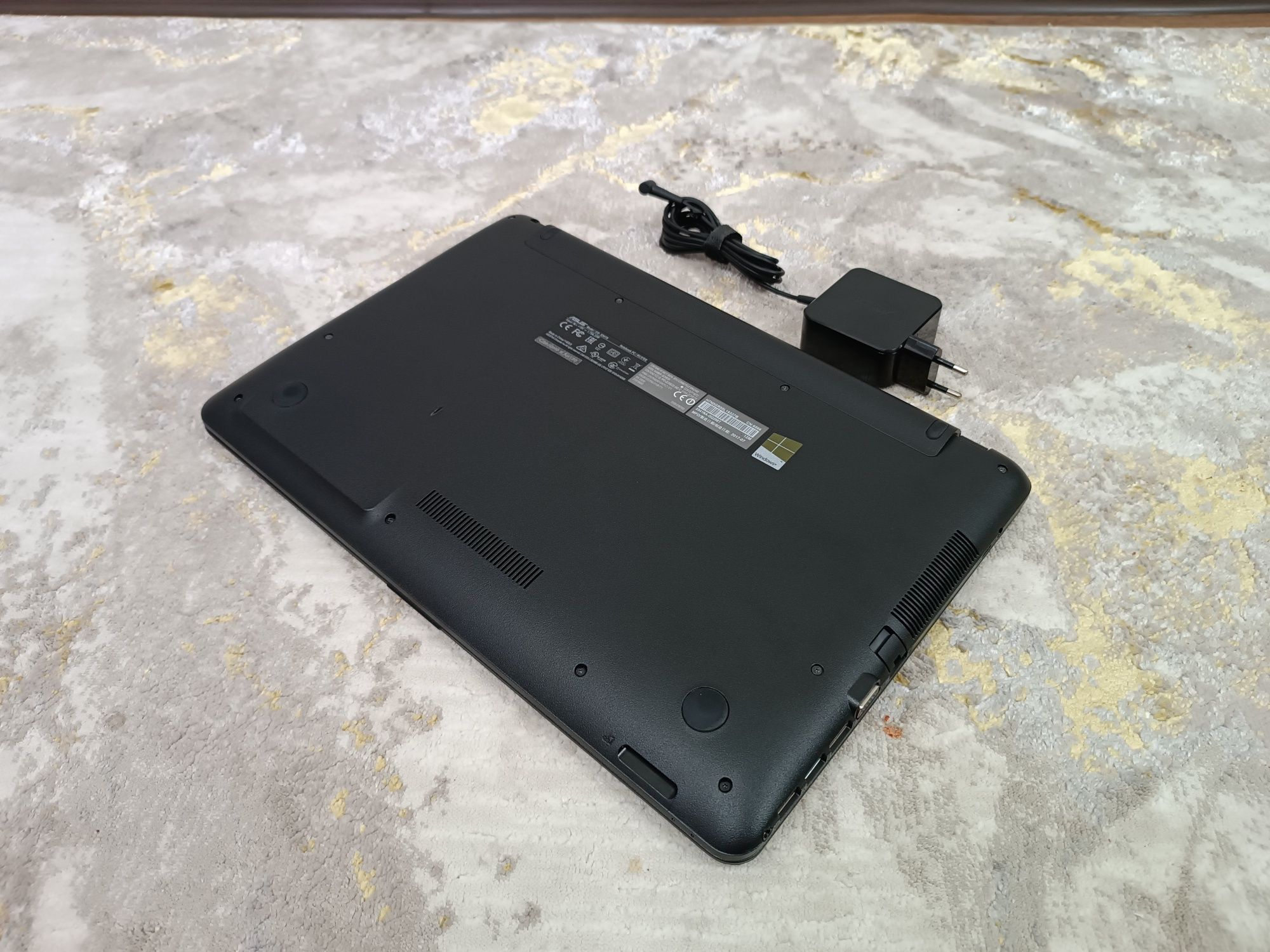Ноутбук ASUS Windows 10 SSD.