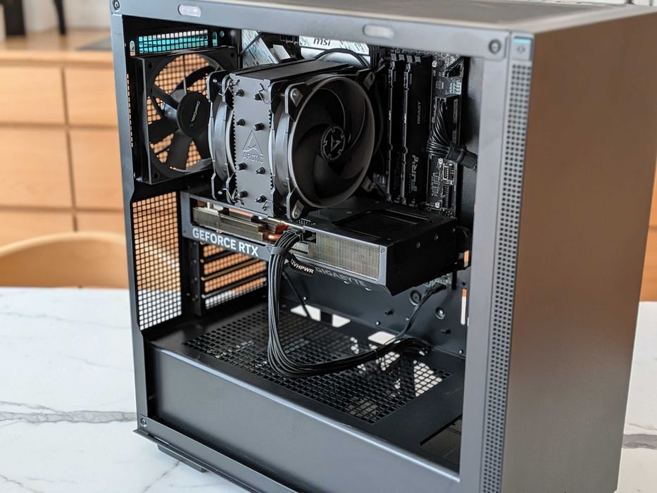 Геймърски/работен компютър, в гаранция, i7-14700 / RTX 4070 TI S / 64G