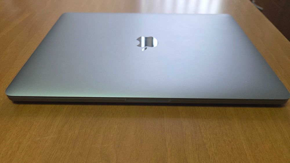 Продавам MacBook Pro M2