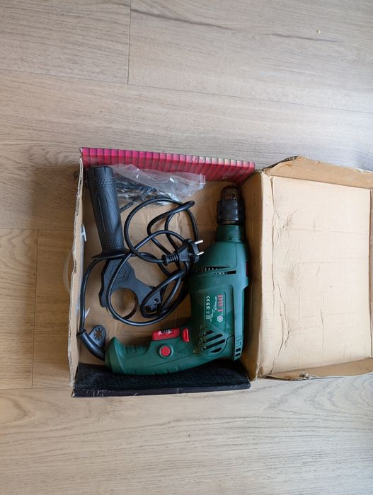 Masina de gaurit cu percutie DWT SBM600 + 7 burghie