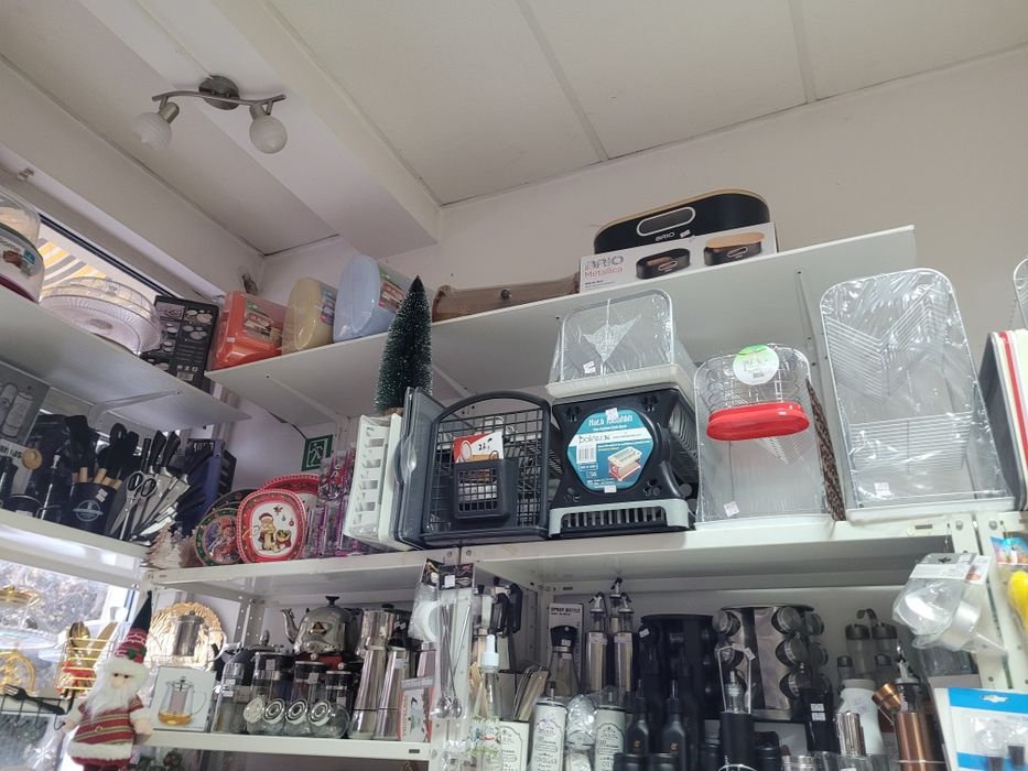 Продавам бизнес -магазин за домашни потреби , детски играчки, сувенири