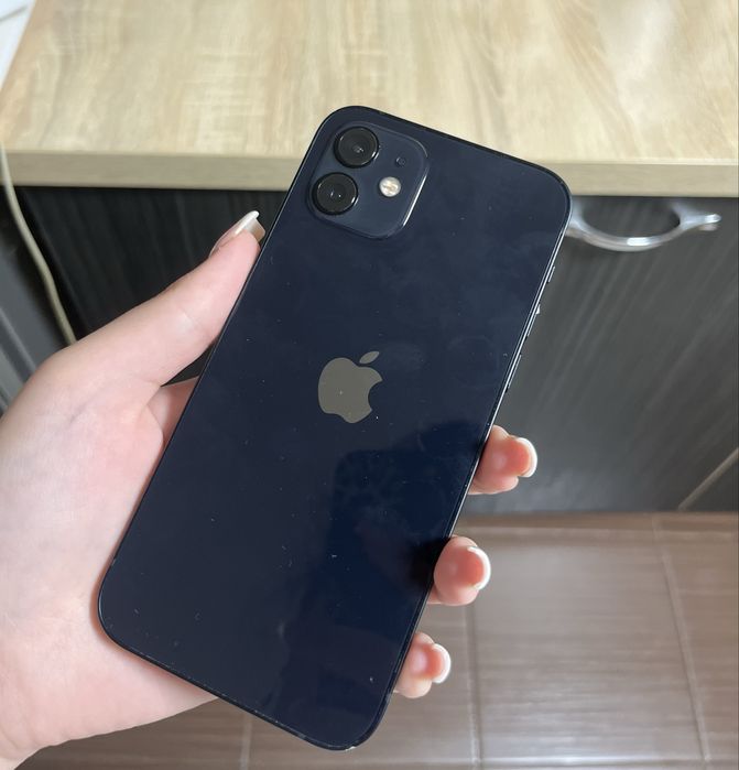 • Vand IPhone 12 [BLACK] 64GB•