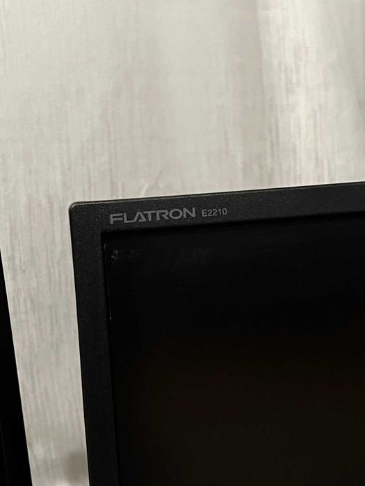 Монитор LG Flatron E2210pm-bn 22'  2бр. без забележки