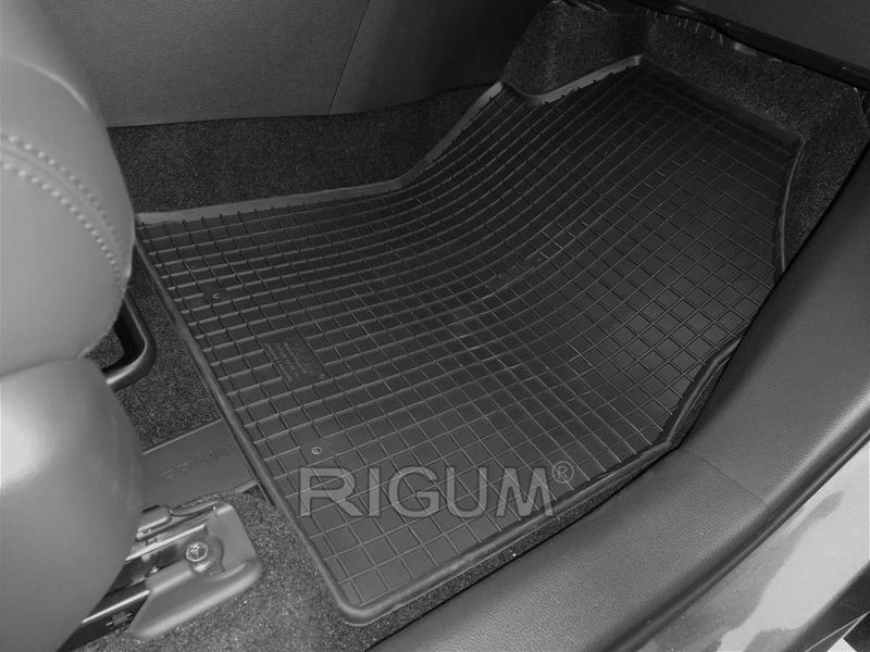 Гумени стелки и багажник TOYOTA RAV4 V 5-та серия след 2019 г.