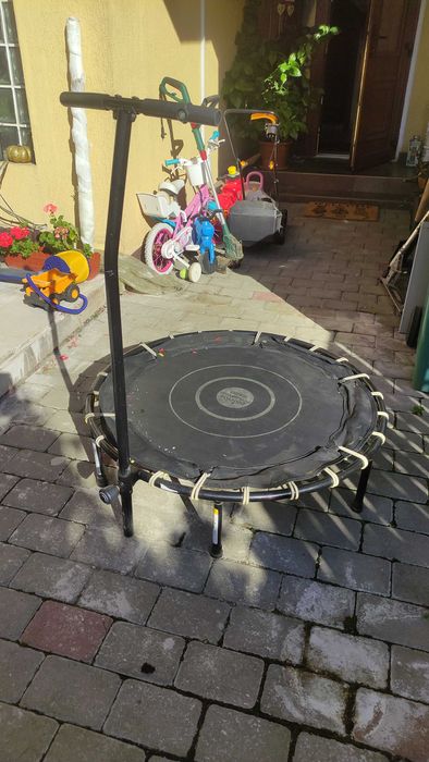 Trambulina fitness cu mâner