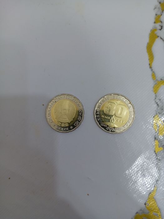 Манеты  продам 200