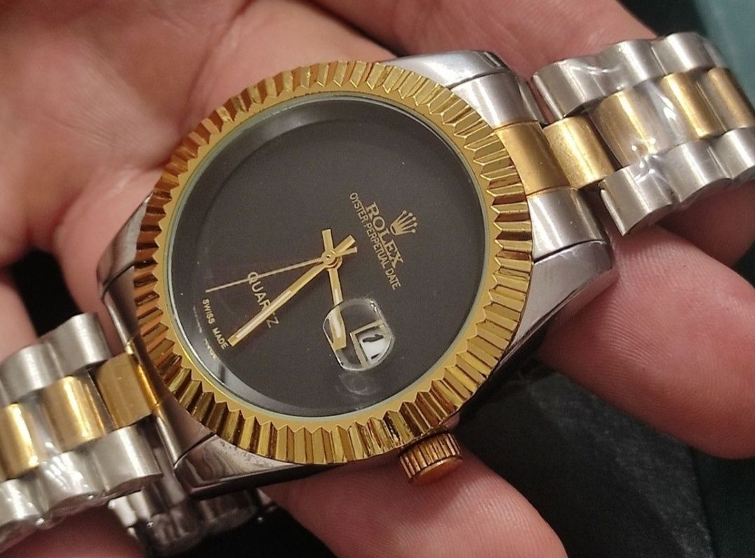 ROLEX Oyster Perpetual Date / Часовник / Swiss