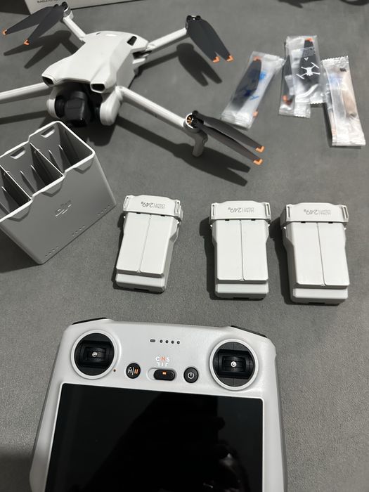 DJI Mini 3 Fly More Combo - с активиран FCC режим.