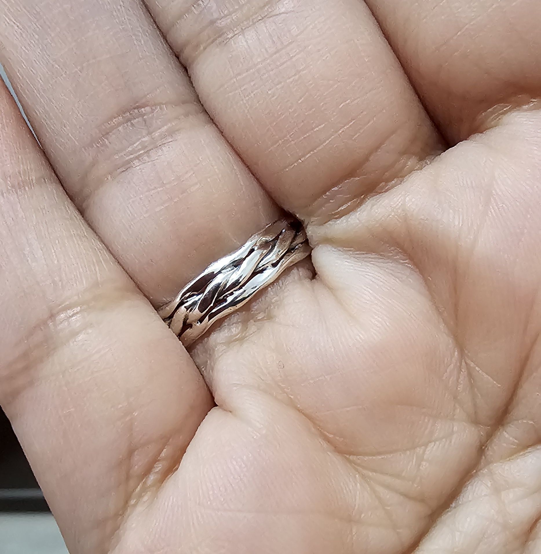 Inel argint 925 cu piarta naturala Tanzanit brut

marimea 17.5 mm

4.2
