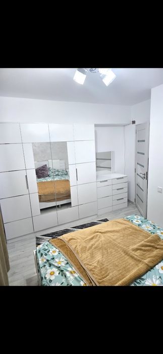 Ofer spre închiriere apartament cu doua camere