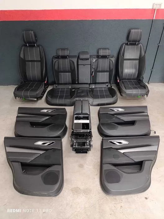 Interior Piele Negru Land Rover Range Velar