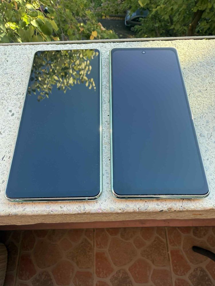 Продавам 2 броя дисплеи за Samsung S20 FE