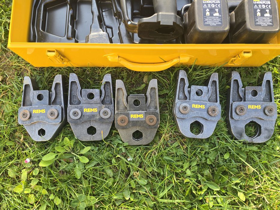 REMS R220 Presa pentru sertizat cu acumulatori