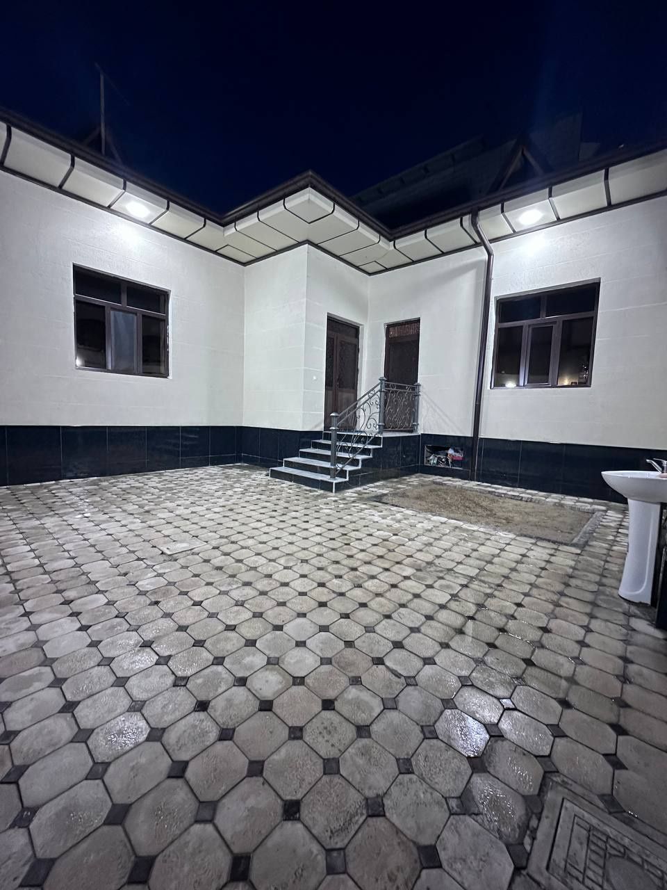 Oltin tepa Hurmozor mahallada 1.5 soth uy sotuvda