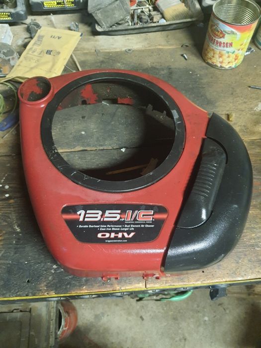 Capac motor briggs stratton și filtru de aer.
În stare buna.
Nu trimit