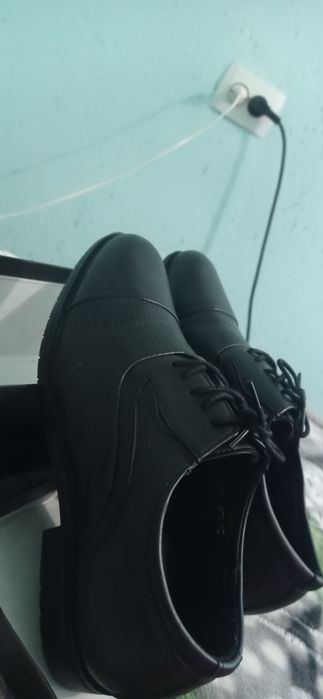 Yangi tufli kiyilmagan