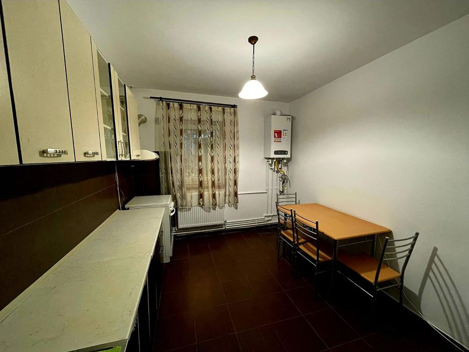 Inchiriez apartament 3 camere in Craiova