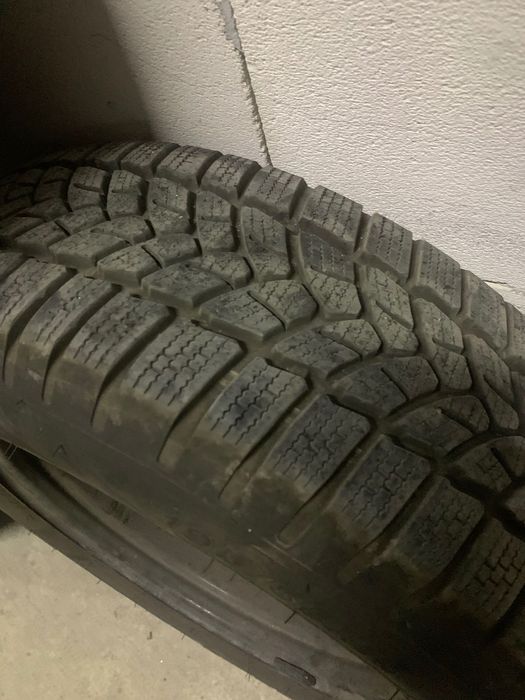 Продавам 4 бр. зимни гуми с железни джанти 195/65 R15