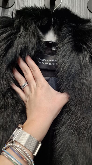 Palton din cașmir cu guler și mânecă din blană de vulpe