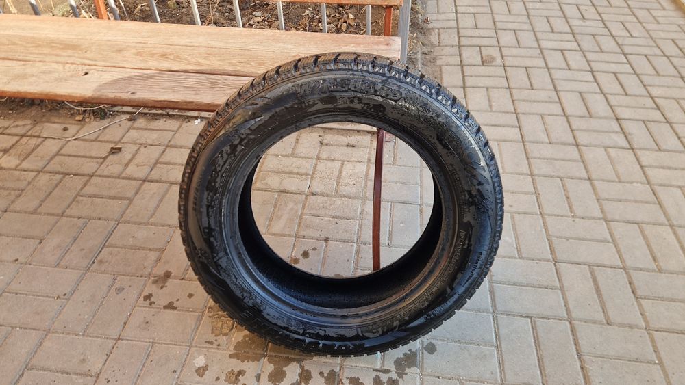 Зимние авто шины почти новый