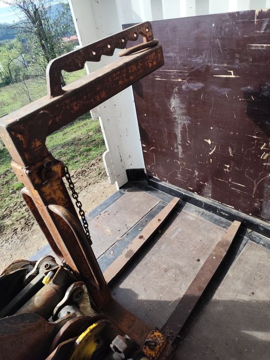 Furcă macara extensibilă 2500kg