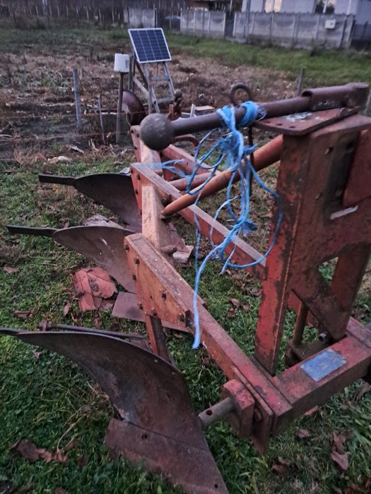 De vanzare plug cu 3 brade