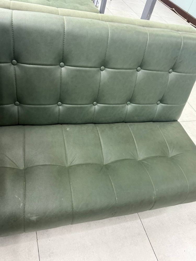Stol stul komplekt divan komplekt sotiladi