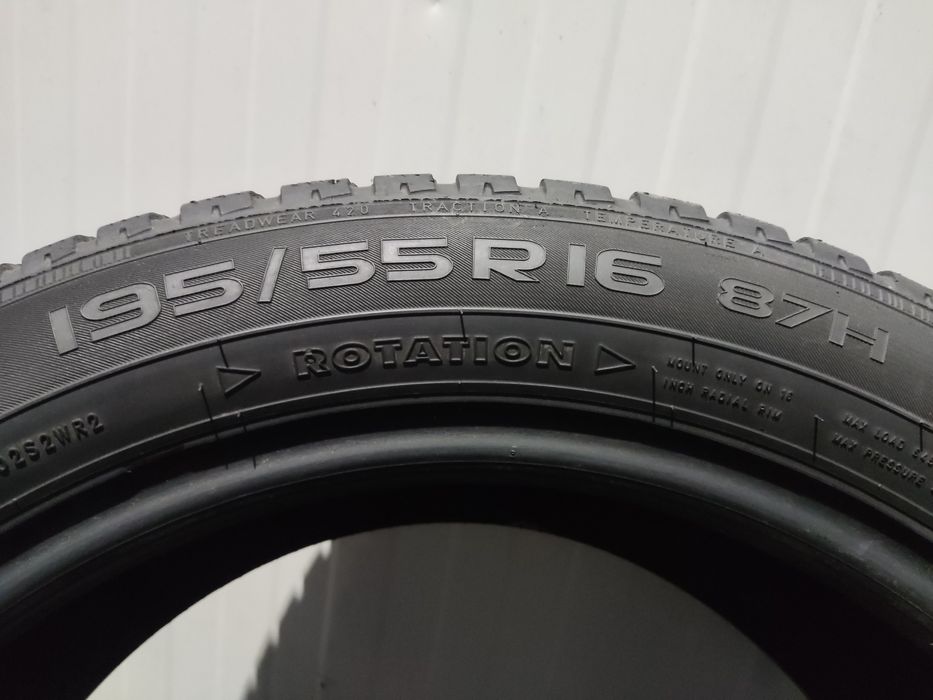 2бр зимни гуми 195/55/16 Nokian WR, Runflat
6.83mm
Добро състояние без