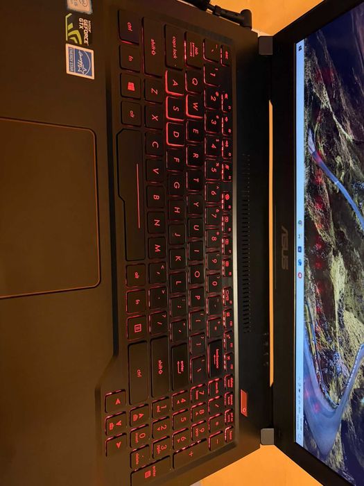 Laptop gaming ASUS FX503V - Foarte bine întreținut!