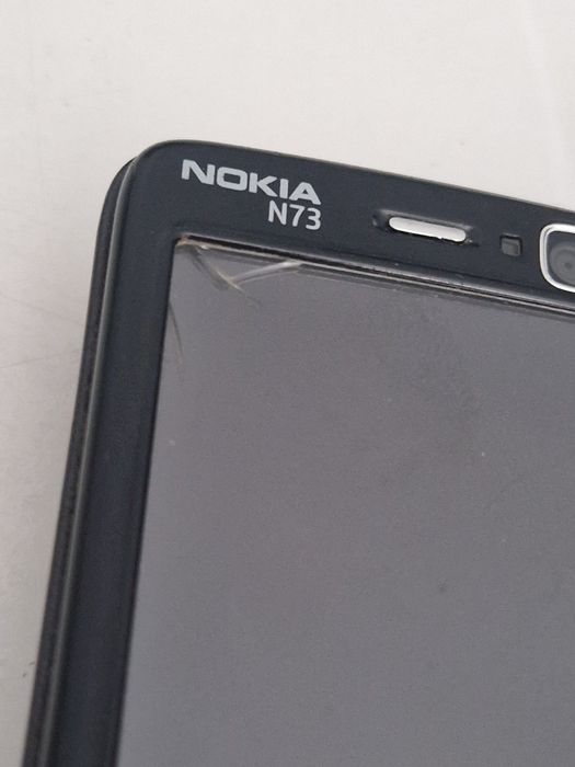 Telefon Nokia N73 cu o fisura micuța pe display stânga sus
