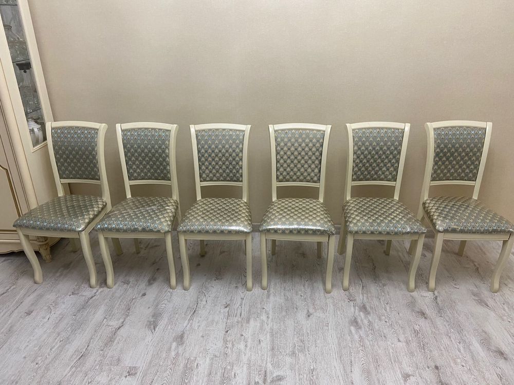 Продам стулья классические для гостинной