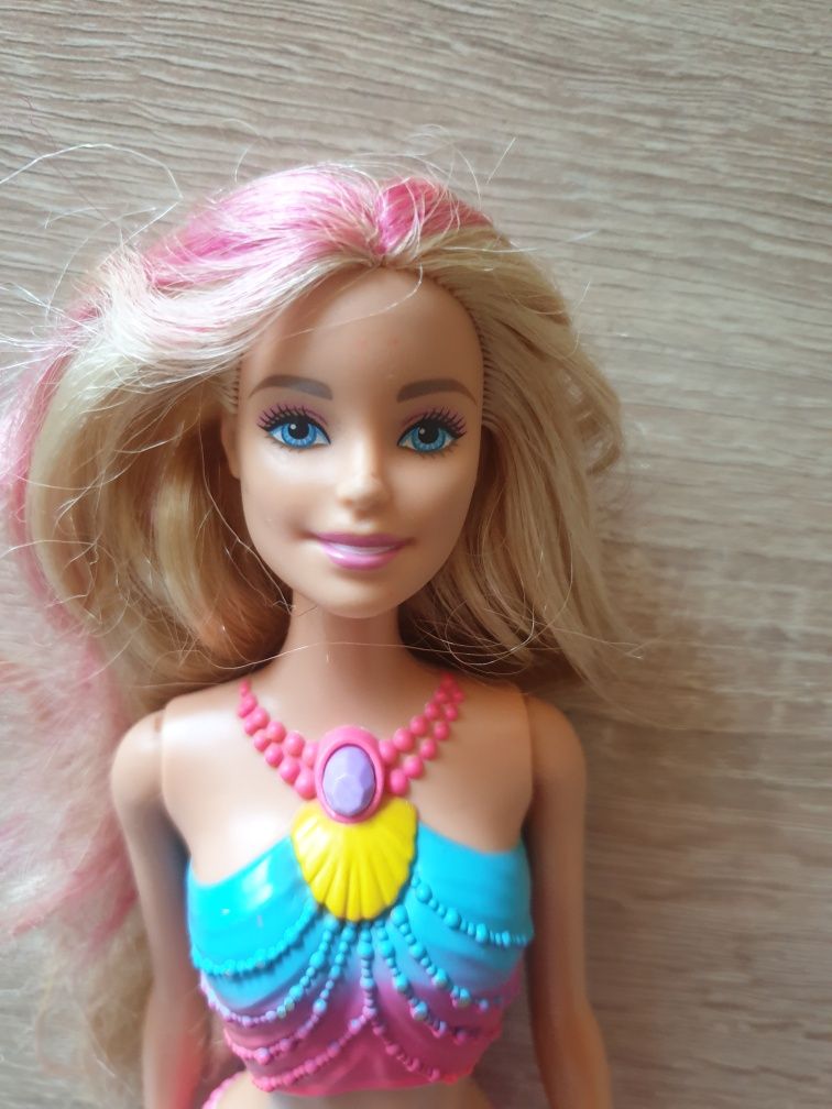 Днес я пускам за 20,00 лева Барби русалка със светеща опашка Barbie