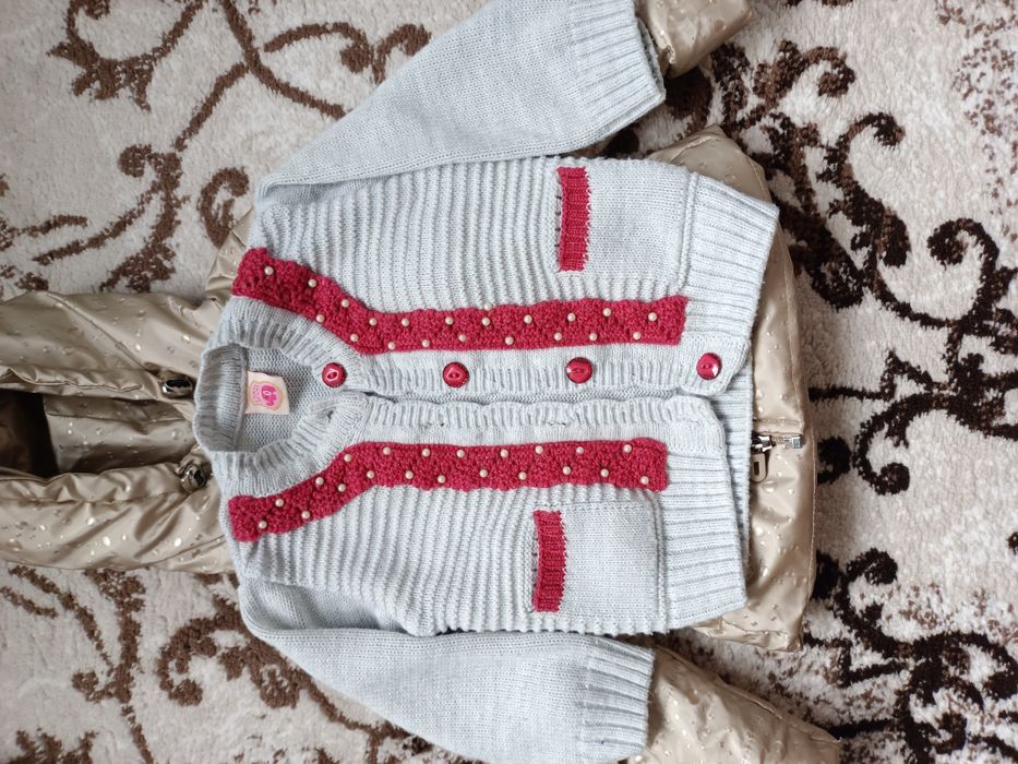 Продам куртку 26рр за 4500 кофта в подарок и пакет ожежды в отл. сост