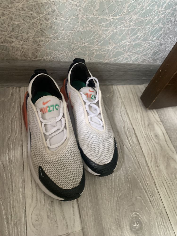 Продам кроссовки Nike