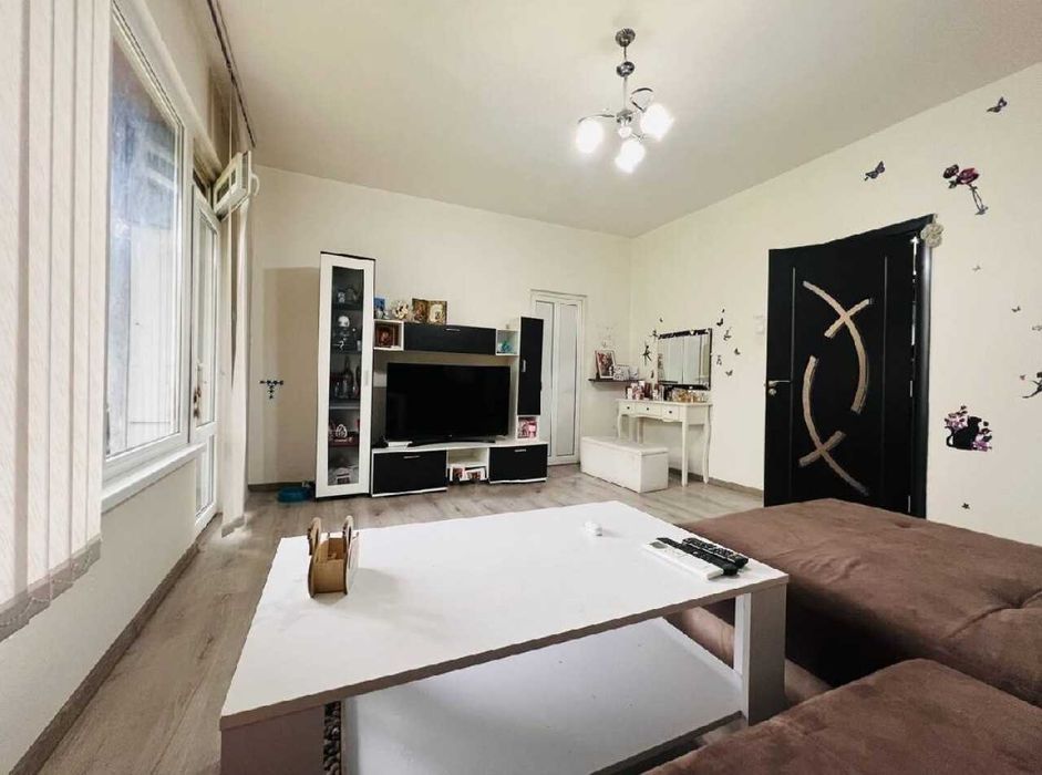 Продава се Тристаен апартамент в Пловдив, Христо Смирненски - 86 кв.м за 1157 €/кв.м - Снимка #2