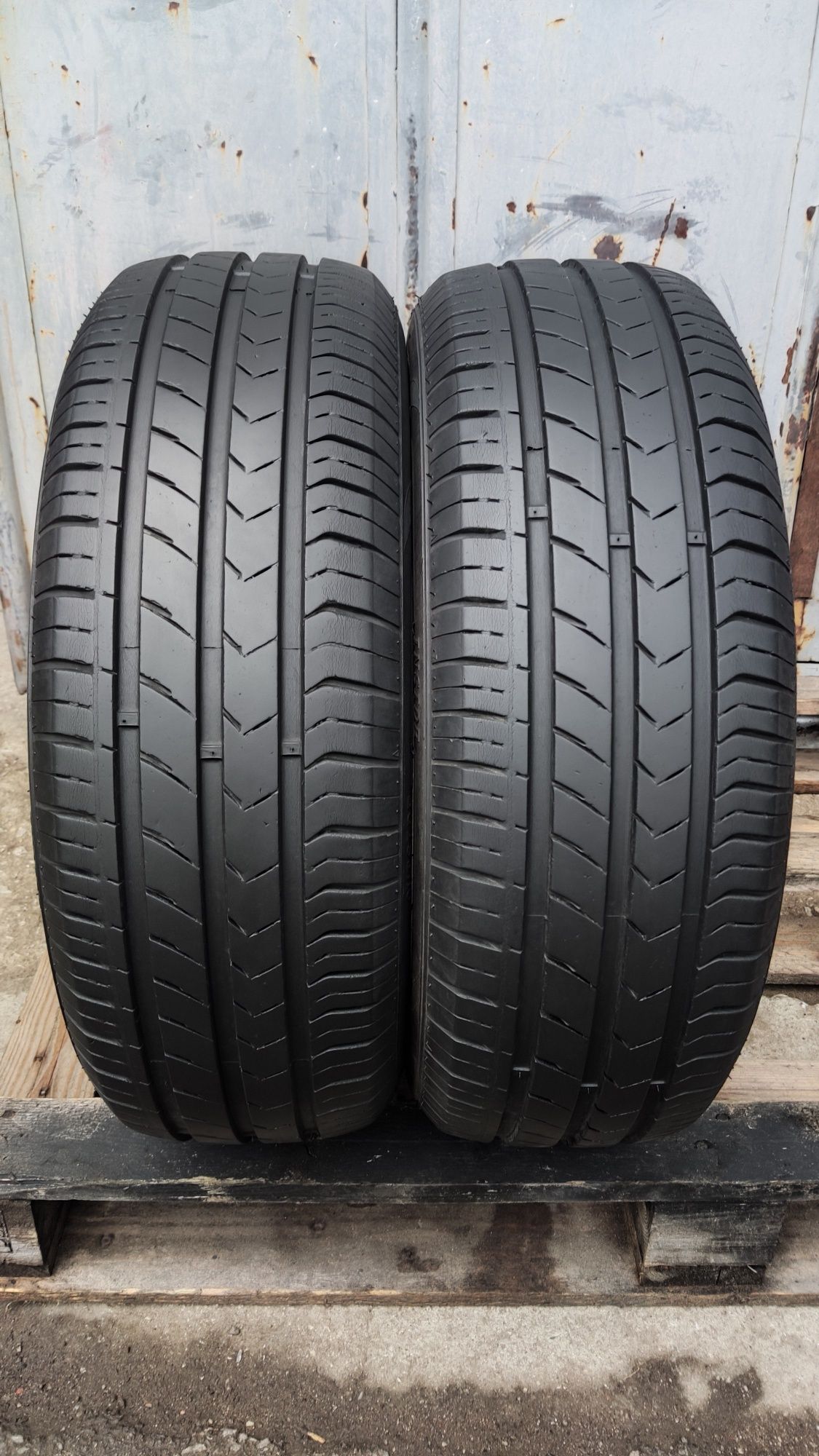 2бр. летни гуми 195/65/15 Superia EcoBlue HP
dot22
6.99мм
Много добро