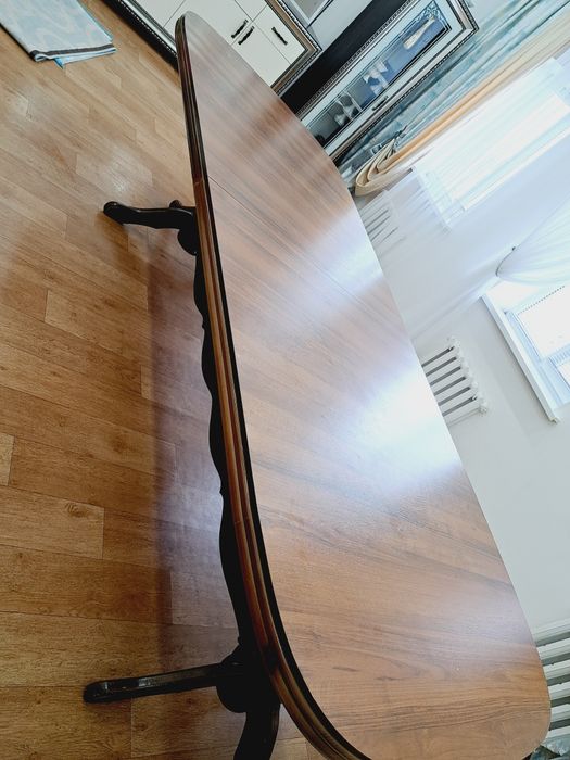 Гостиный  стол .