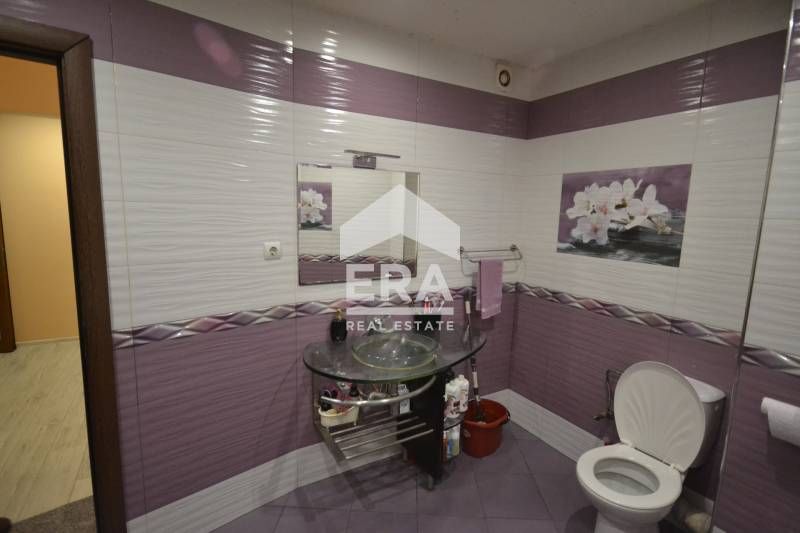 Продава се Тристаен апартамент в Хасково, Център - 100 кв.м за 1377 €/кв.м - Снимка #5