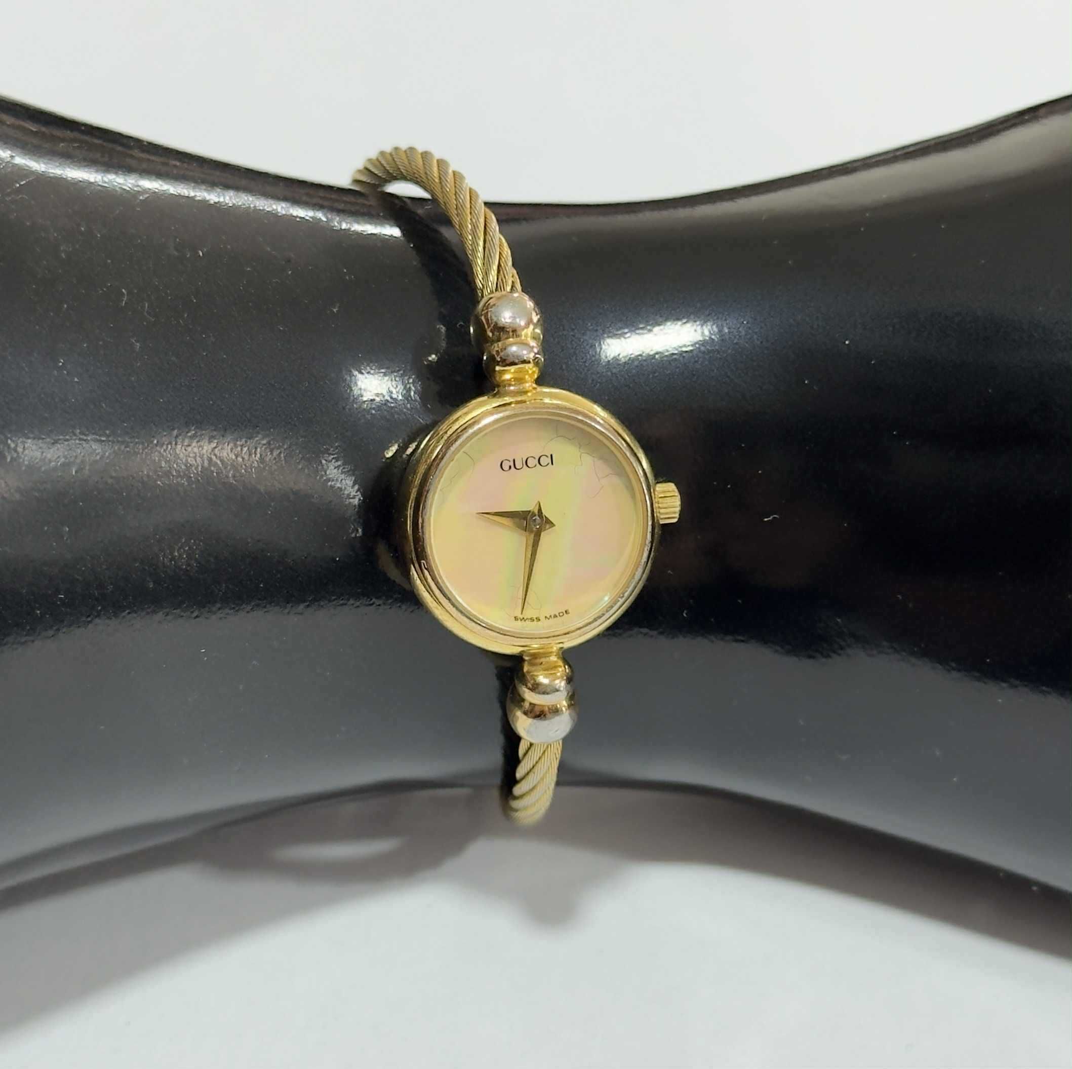 Продавам Часовник Gucci 2700.2L