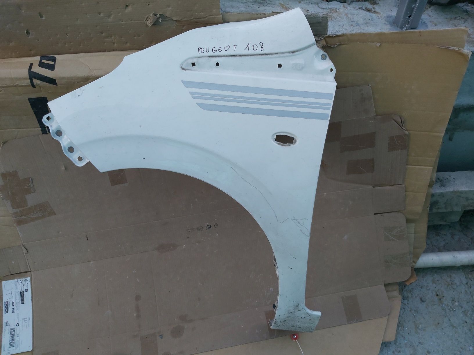 Преден калник ляв пежо 108 Peugeot 108